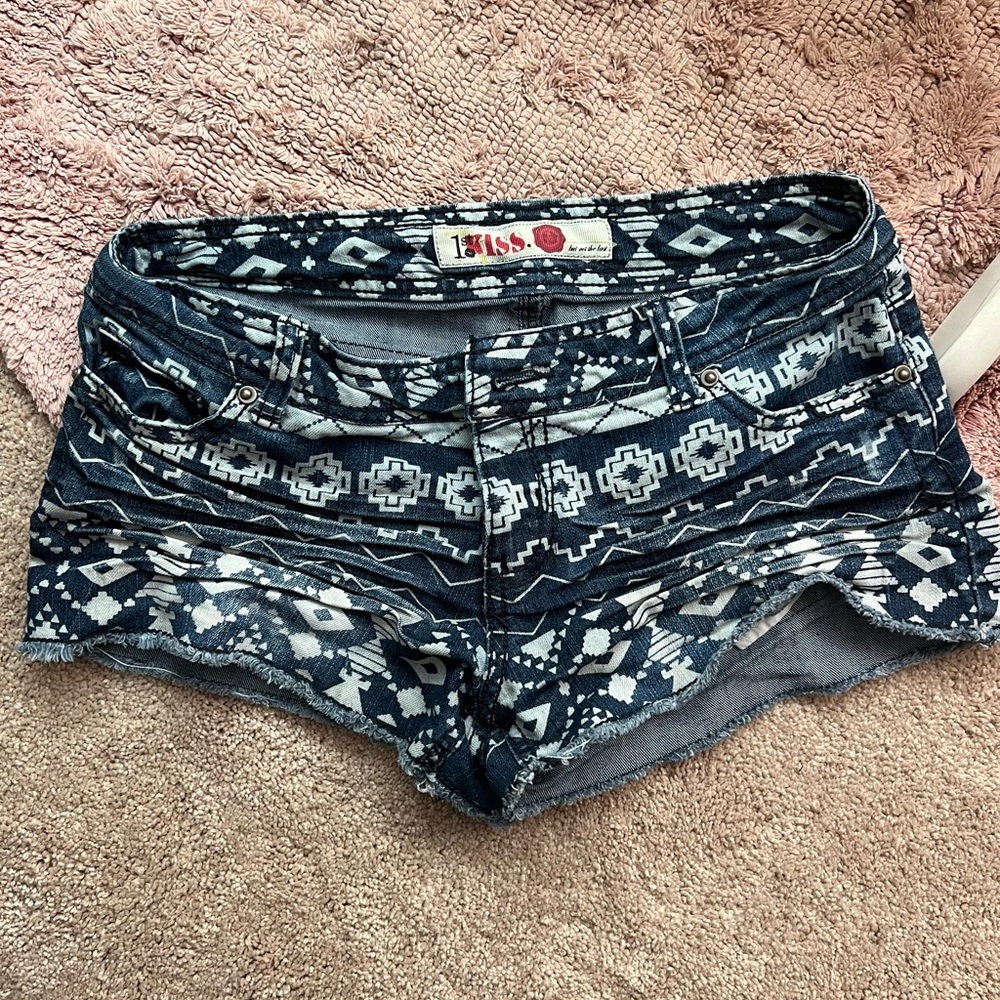 🤍Cool, Aztec Design Shorts💙